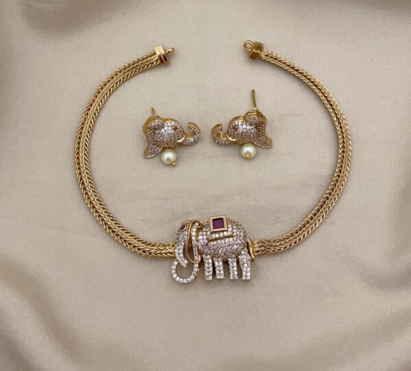 Elegant necklace
